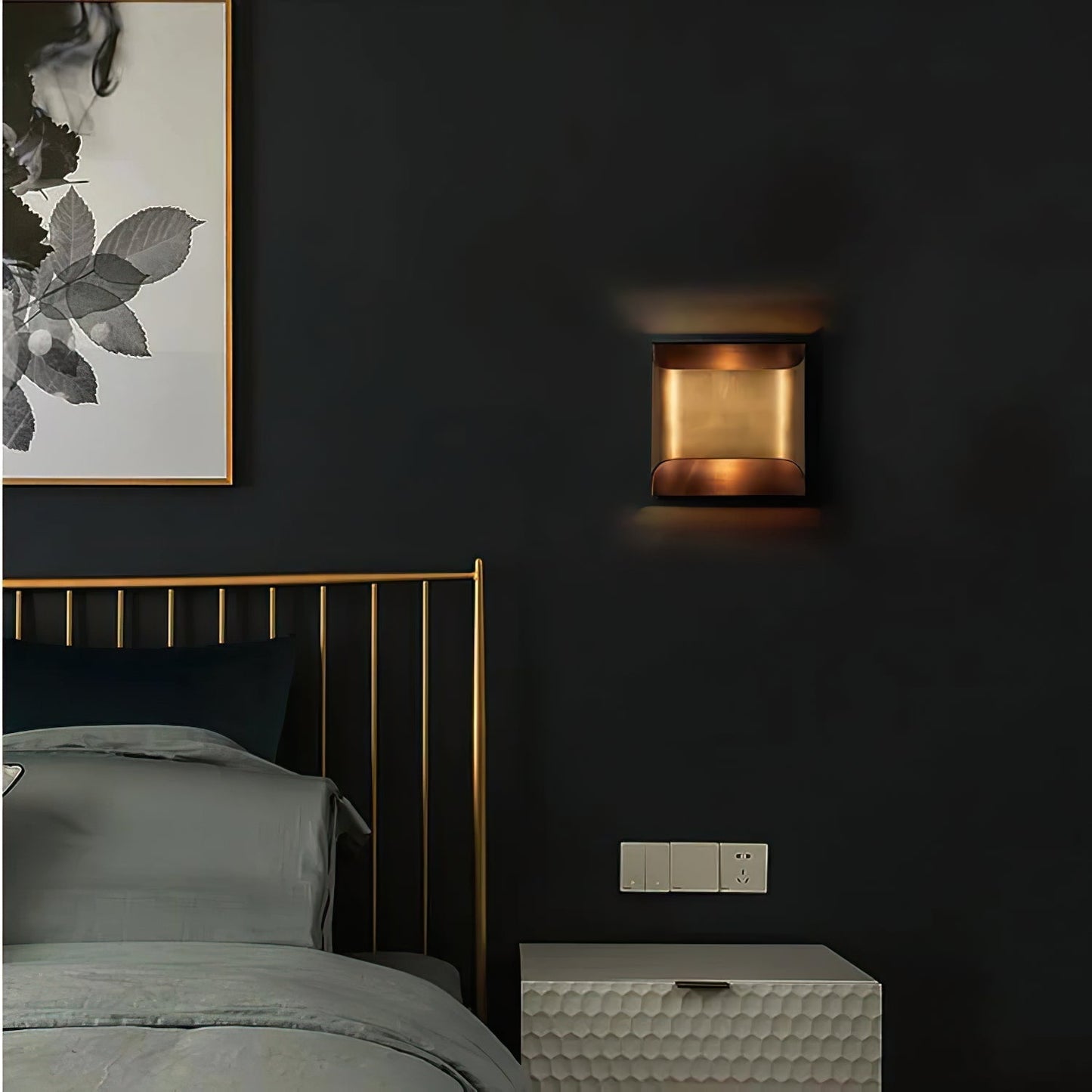 Leclerc Brass Wall Lamp – Polished Brass & Matte Black Sconce