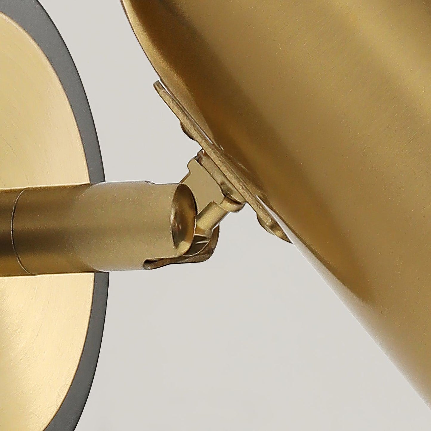 Leonardo Gold Wall Lamp – Polished Iron Sconce with LED Flexibility