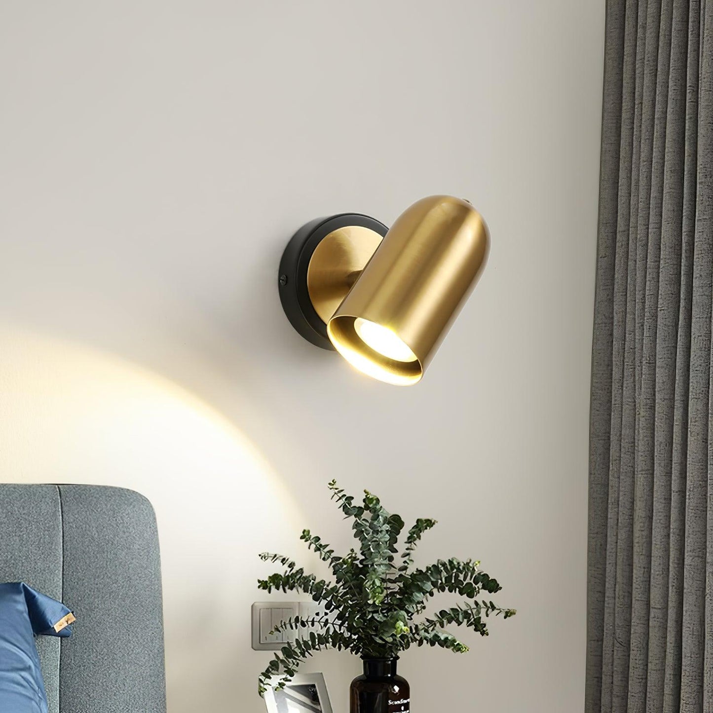 Leonardo Gold Wall Lamp – Polished Iron Sconce with LED Flexibility