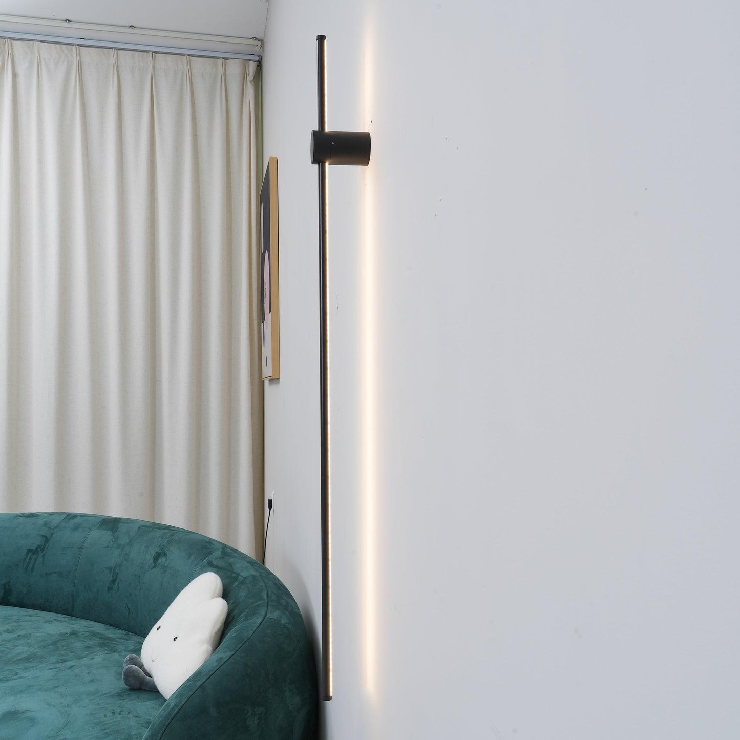Slim Linear LED Wall Light – Adjustable Length, Dimmable, Modern Finish