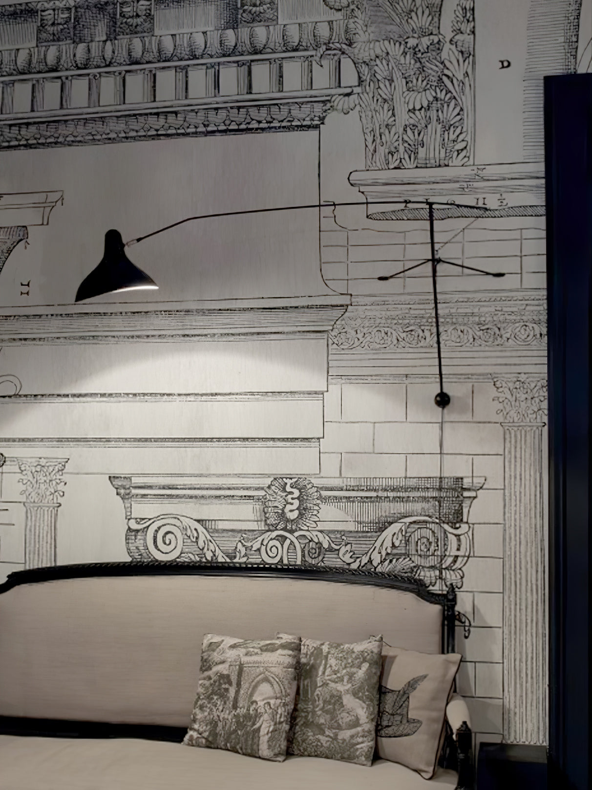 Mantis Arm Wall Lamp - YIOSI