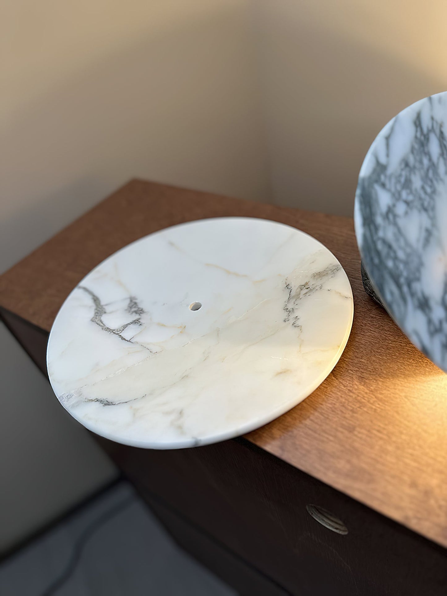 Messier Marble Rechargeable Wall Lamp - YIOSI