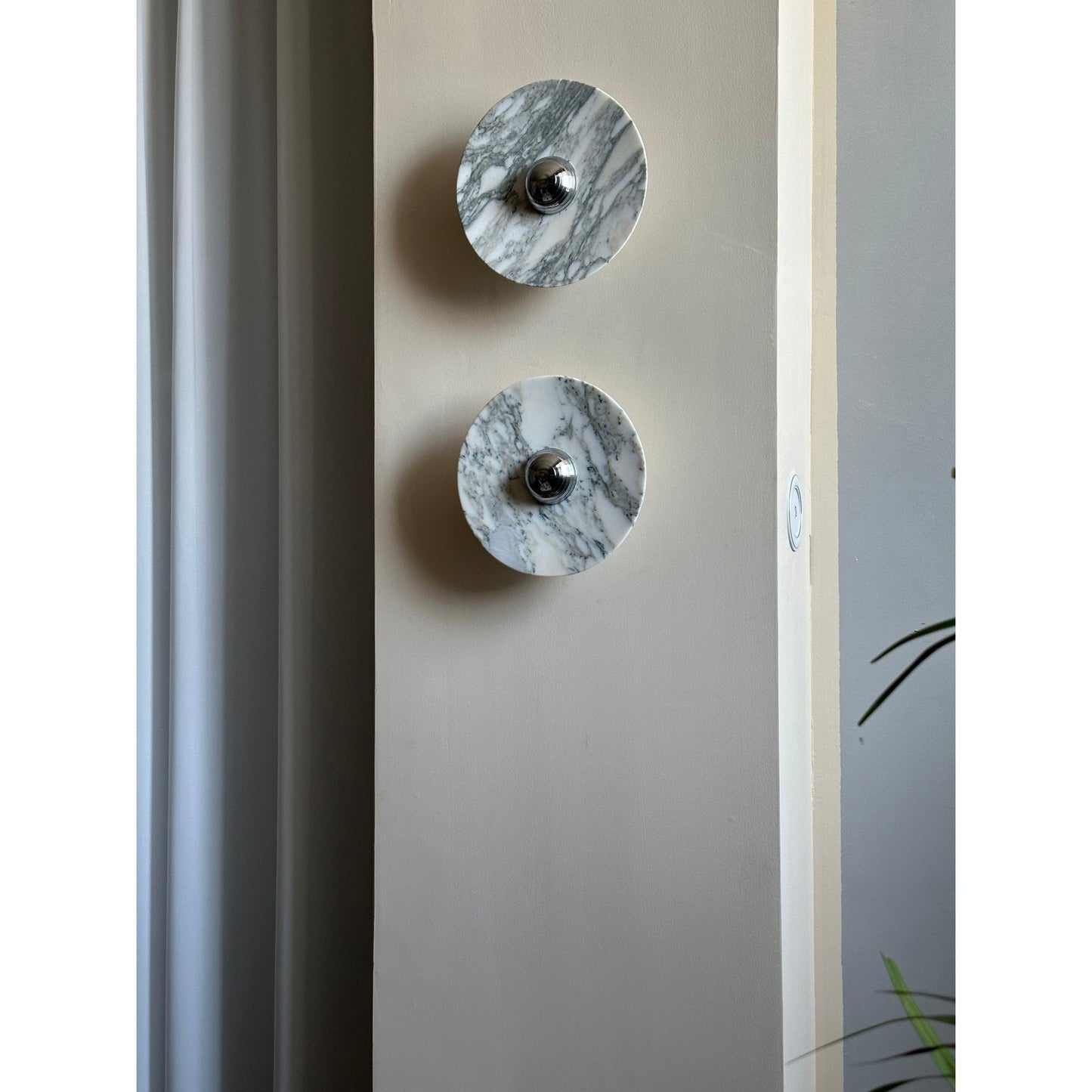 Messier Marble Rechargeable Wall Lamp - YIOSI
