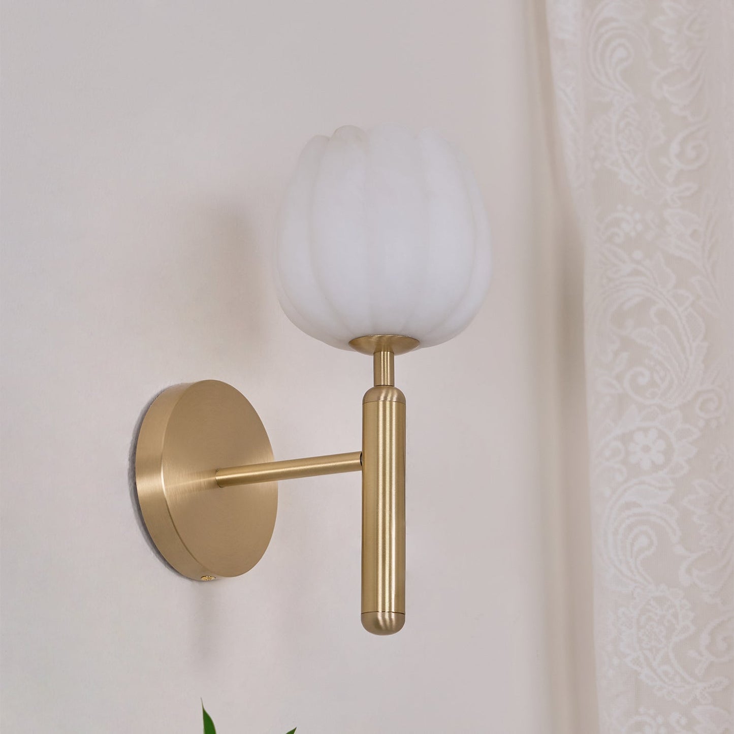 Elegant Brass & Alabaster Decorative Botanical Wall Lamp – Mian