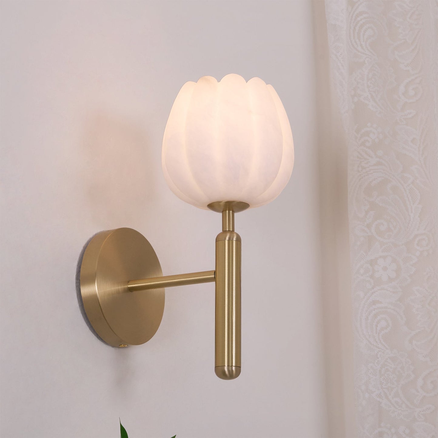 Elegant Brass & Alabaster Decorative Botanical Wall Lamp – Mian