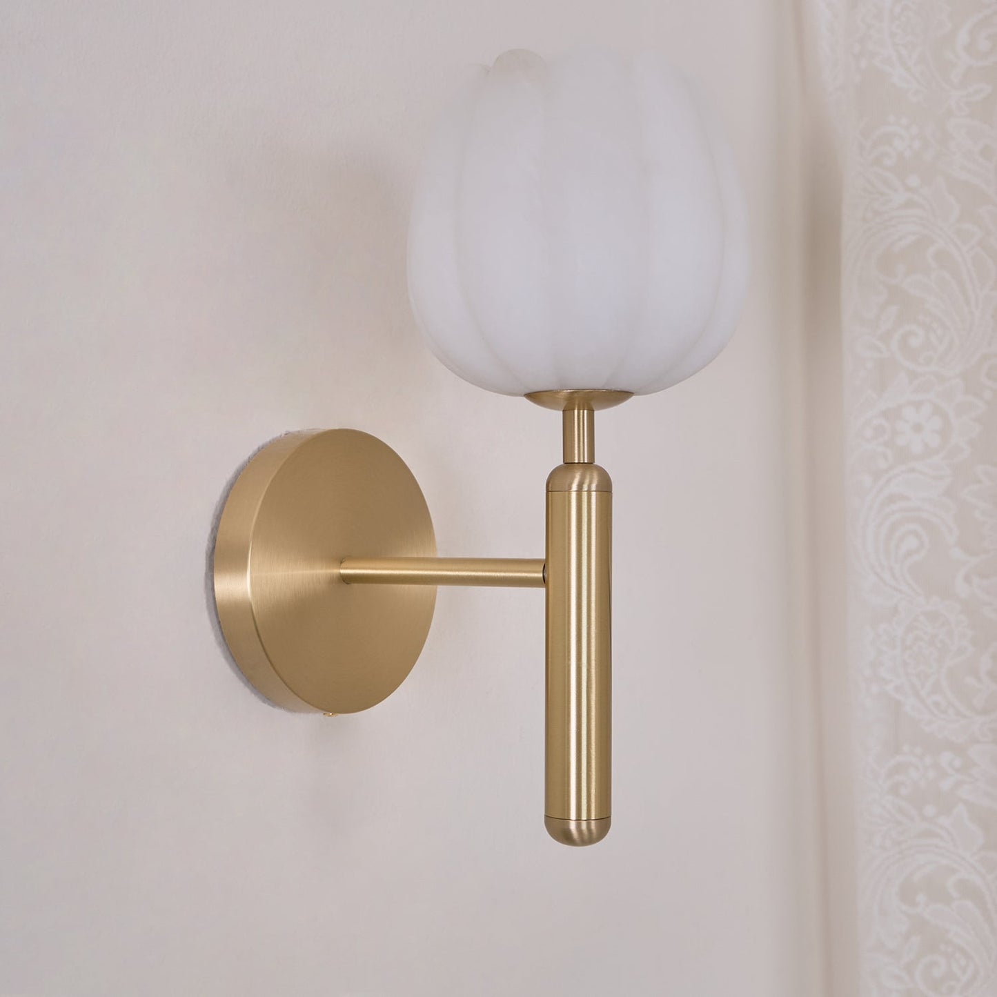 Elegant Brass & Alabaster Decorative Botanical Wall Lamp – Mian
