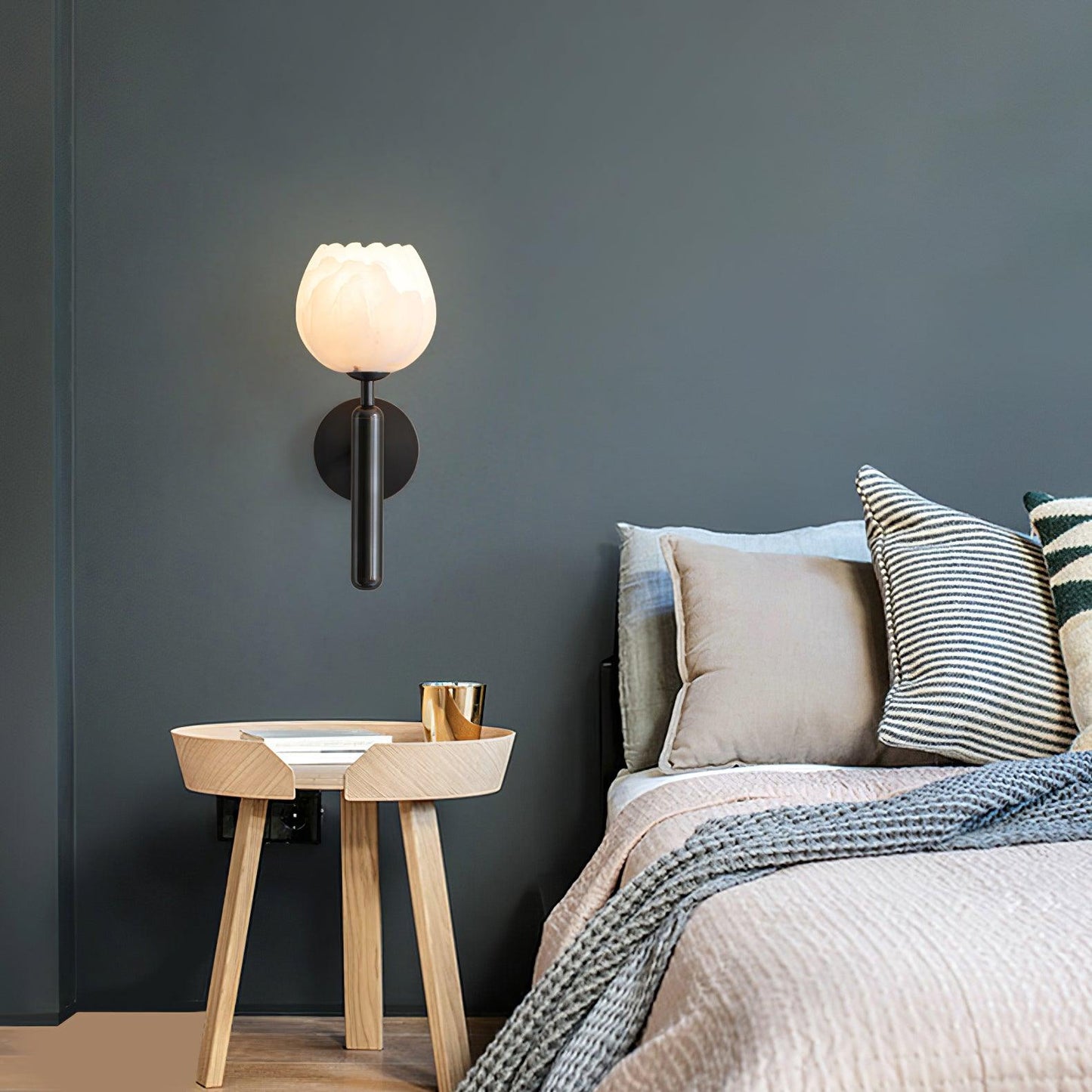 Elegant Brass & Alabaster Decorative Botanical Wall Lamp – Mian