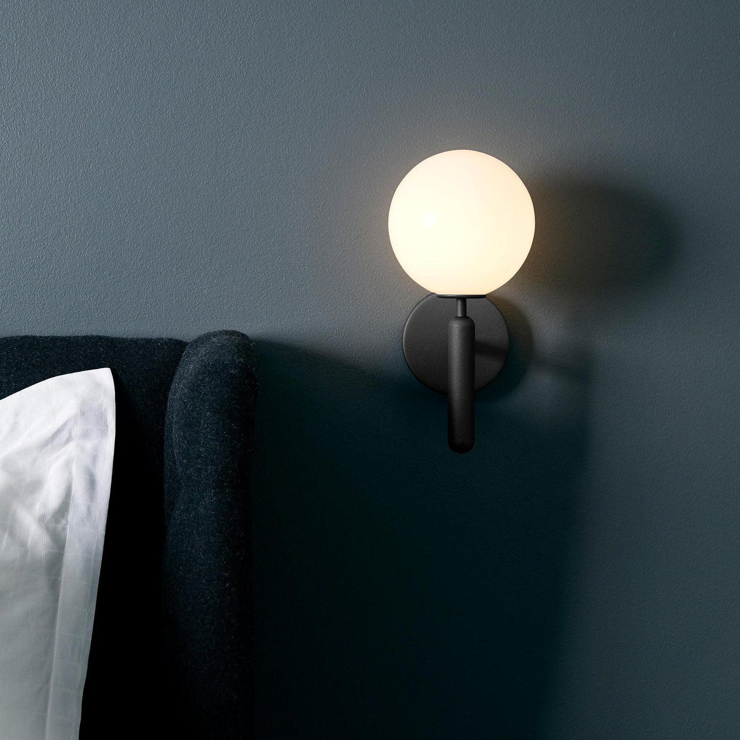 Scandiluxe Brass & Glass Wall Light – Elegant Nordic Sconce