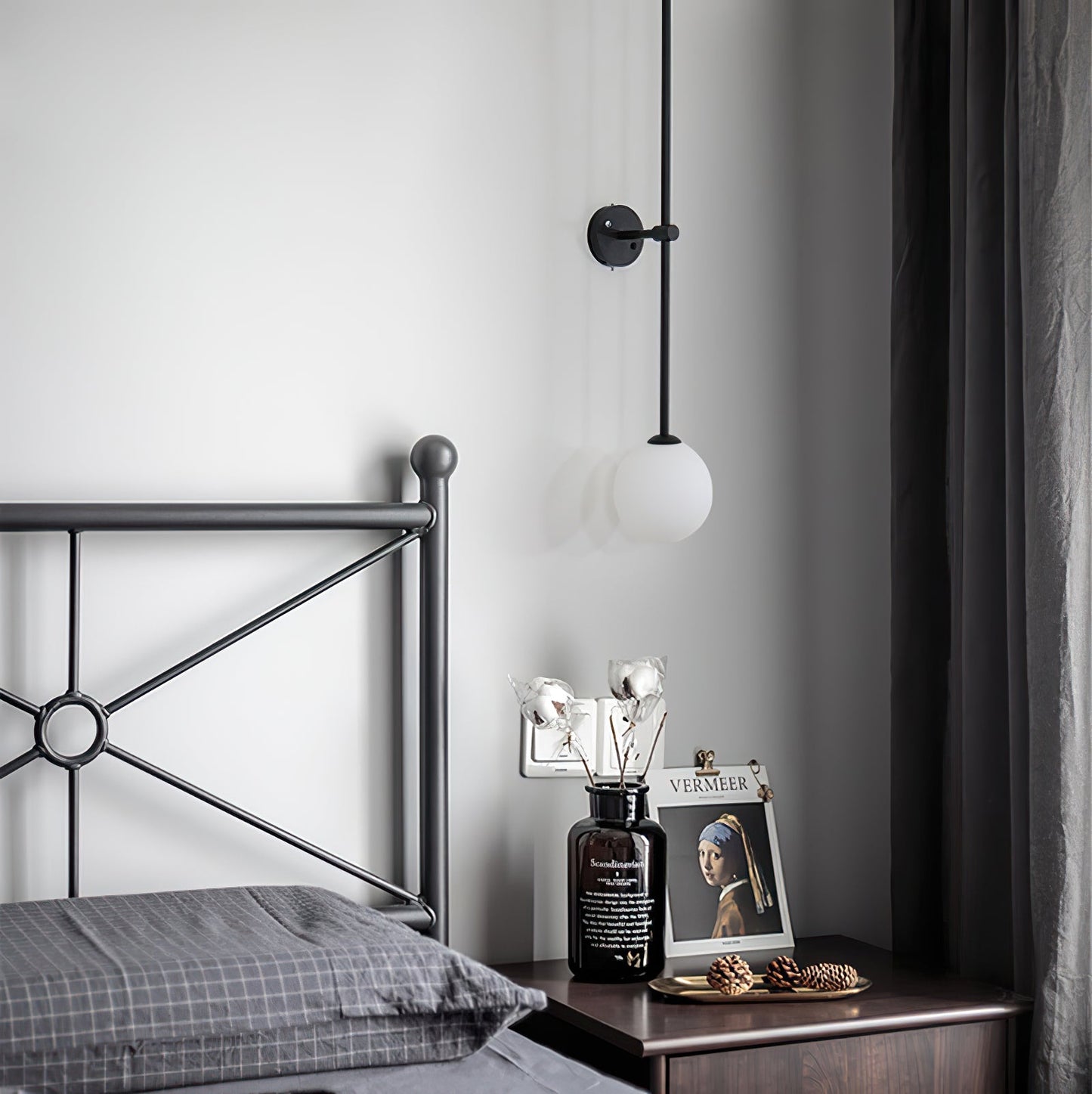 Vakkerlight Mobile Wall Lamp – Sleek Gold & Black Metal Glass Light