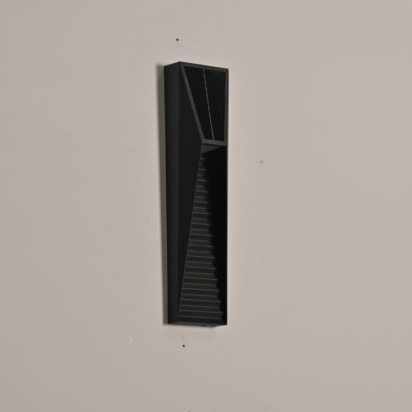 Obsidian Path Solar Outdoor Wall Light - YIOSI