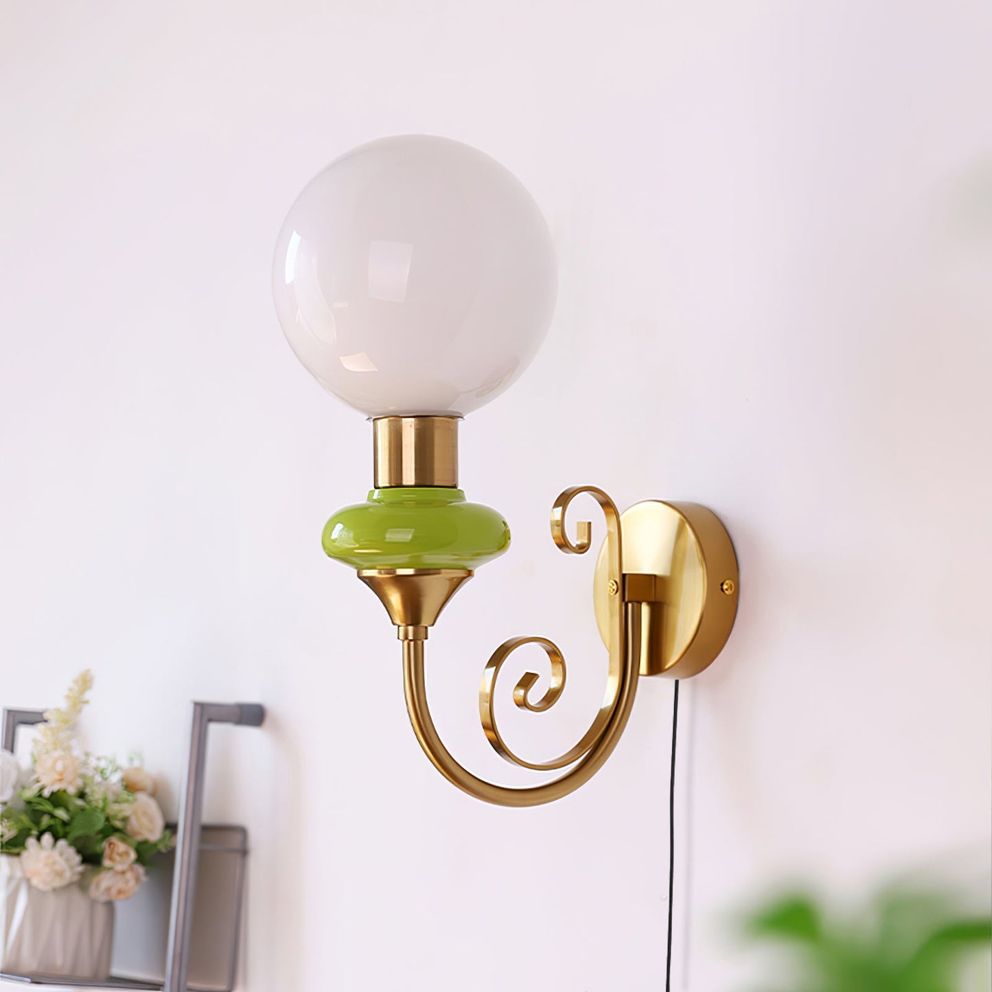 Onyx Plug - in Wall Lamp - YIOSI