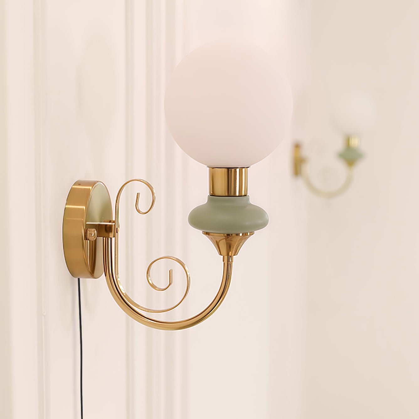 Onyx Plug - in Wall Lamp - YIOSI