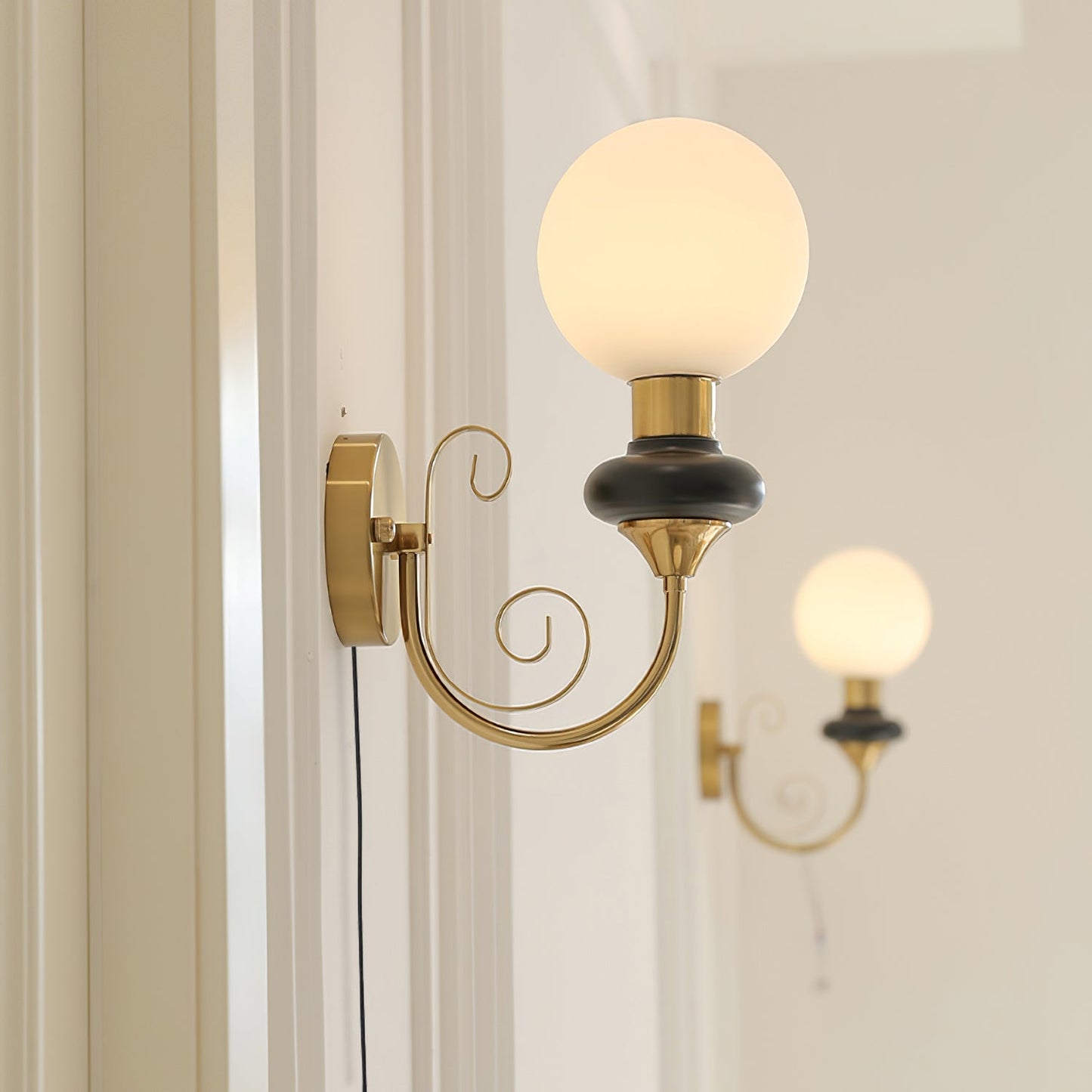 Onyx Plug - in Wall Lamp - YIOSI