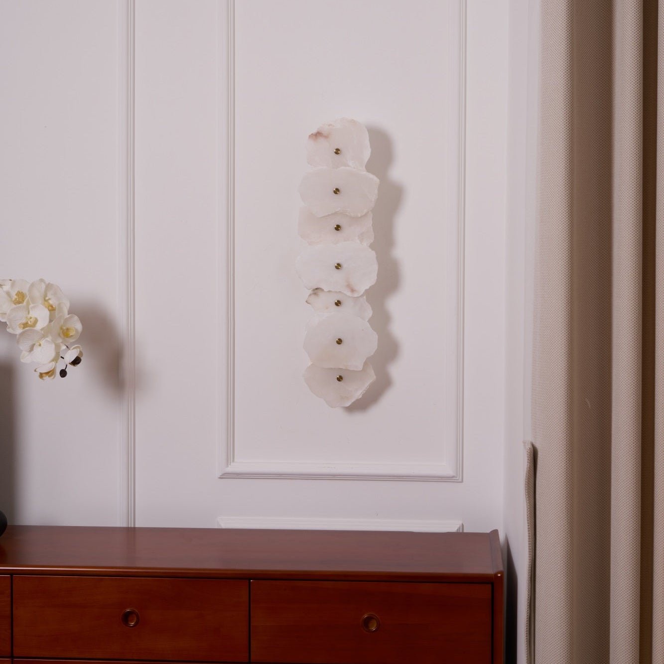 Petra Gold & White Alabaster Wall Lamp – Modern Elegance
