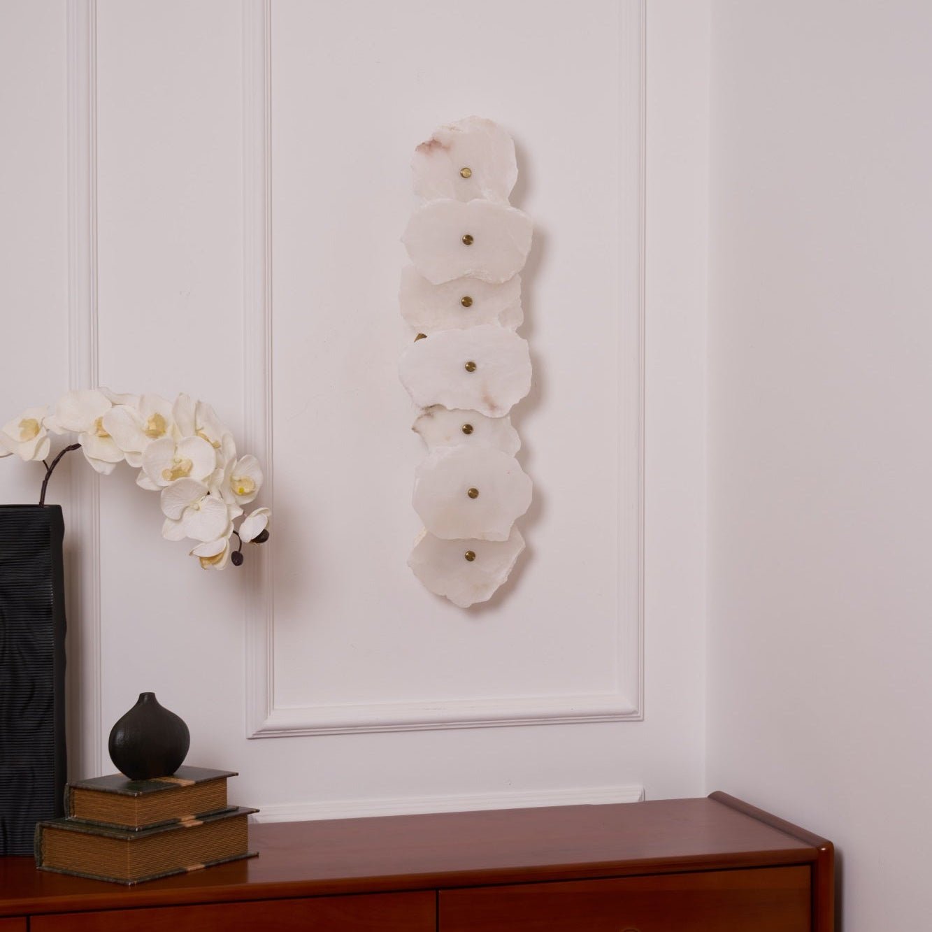 Petra Gold & White Alabaster Wall Lamp – Modern Elegance