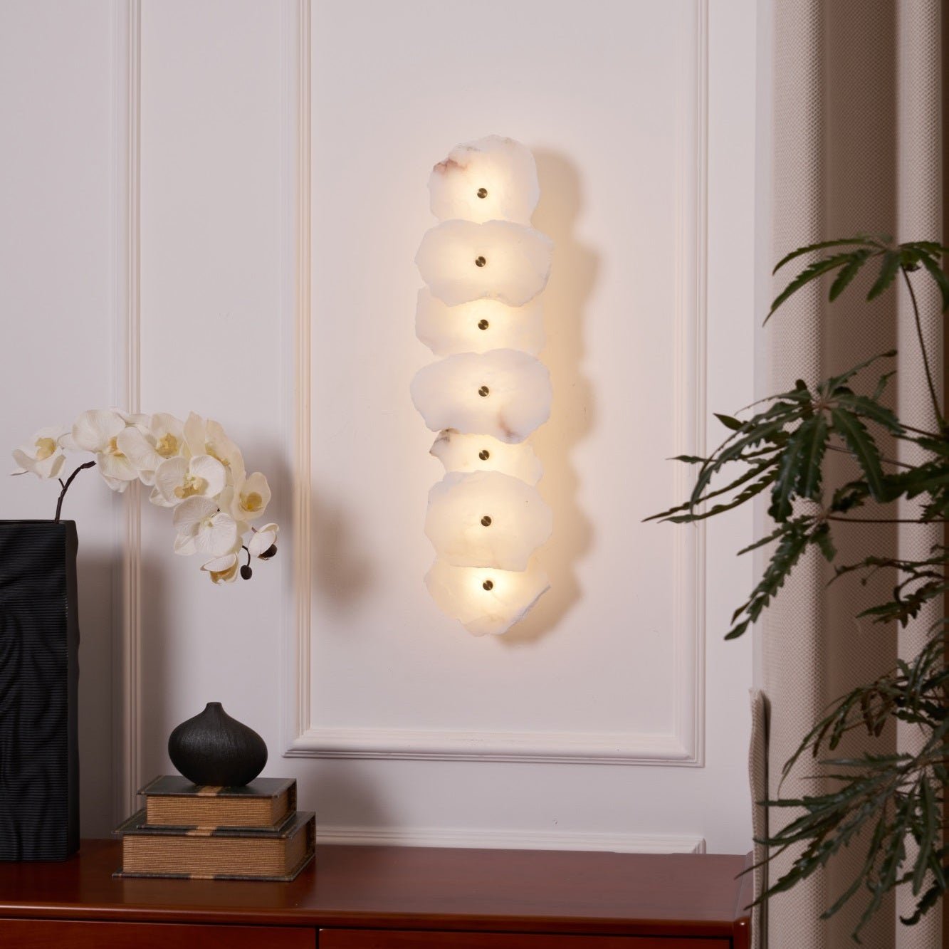 Petra Gold & White Alabaster Wall Lamp – Modern Elegance