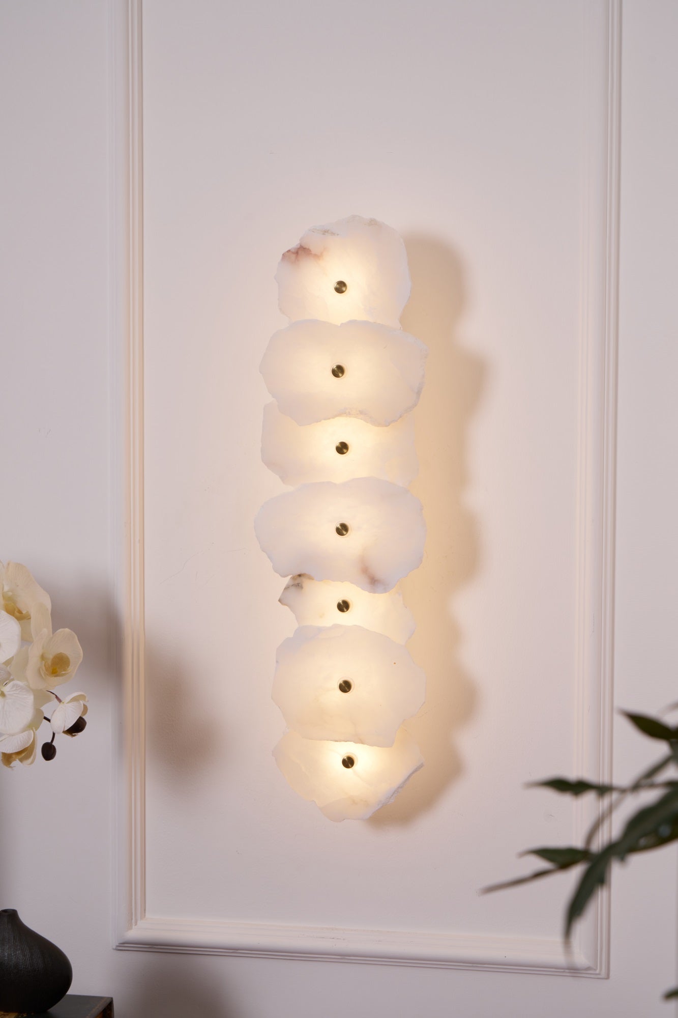 Petra Gold & White Alabaster Wall Lamp – Modern Elegance
