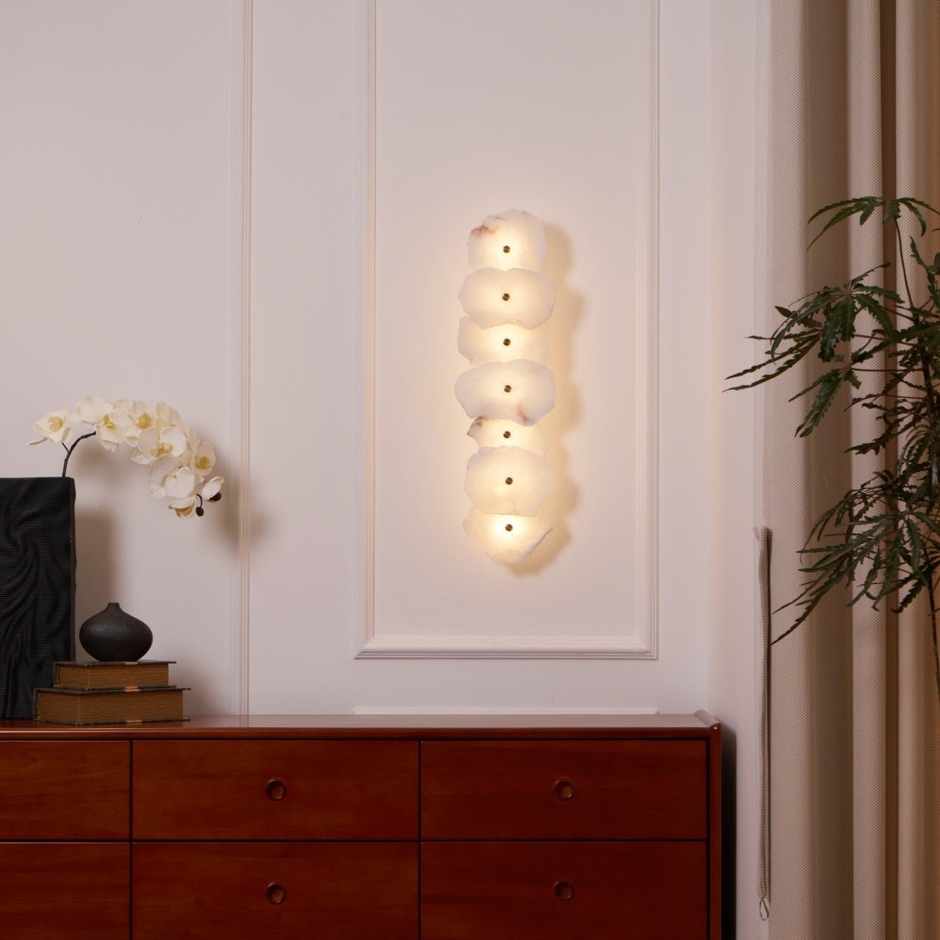 Petra Gold & White Alabaster Wall Lamp – Modern Elegance