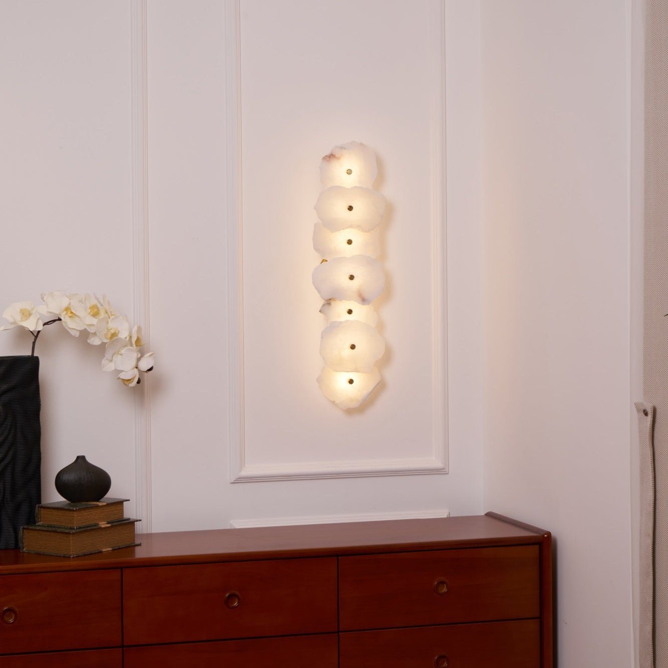 Petra Gold & White Alabaster Wall Lamp – Modern Elegance