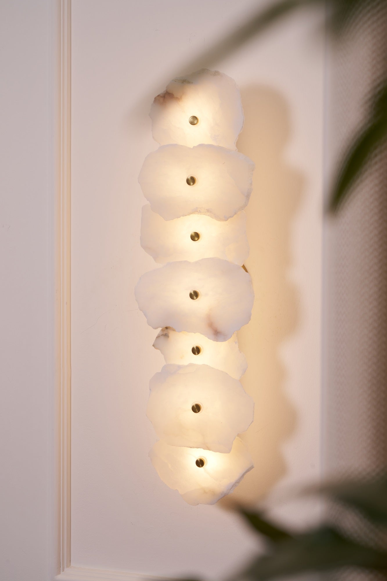 Petra Gold & White Alabaster Wall Lamp – Modern Elegance