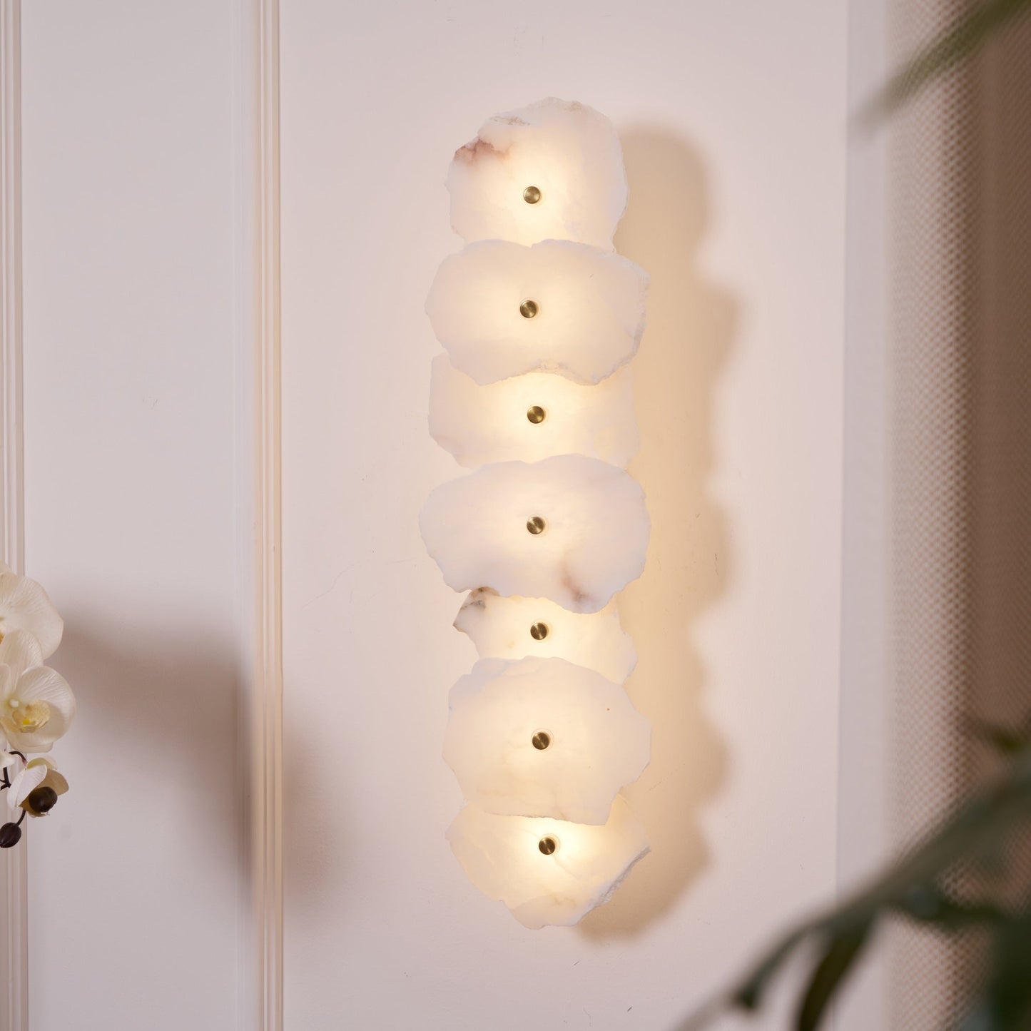 Petra Gold & White Alabaster Wall Lamp – Modern Elegance