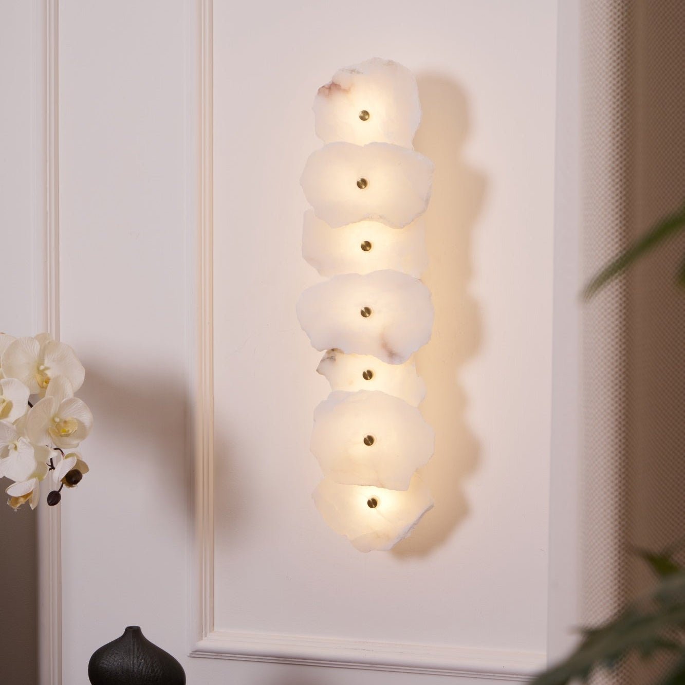Petra Gold & White Alabaster Wall Lamp – Modern Elegance