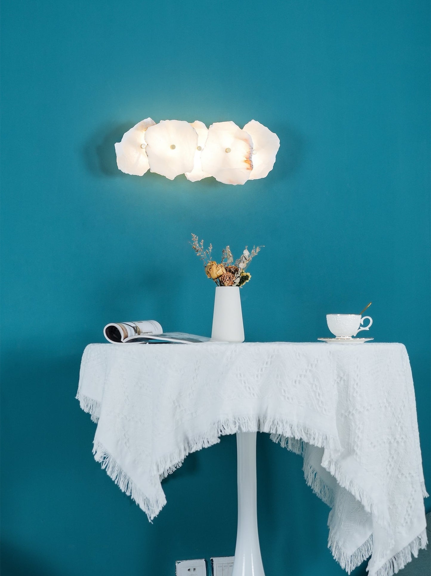Petra Gold & White Alabaster Wall Lamp – Modern Elegance