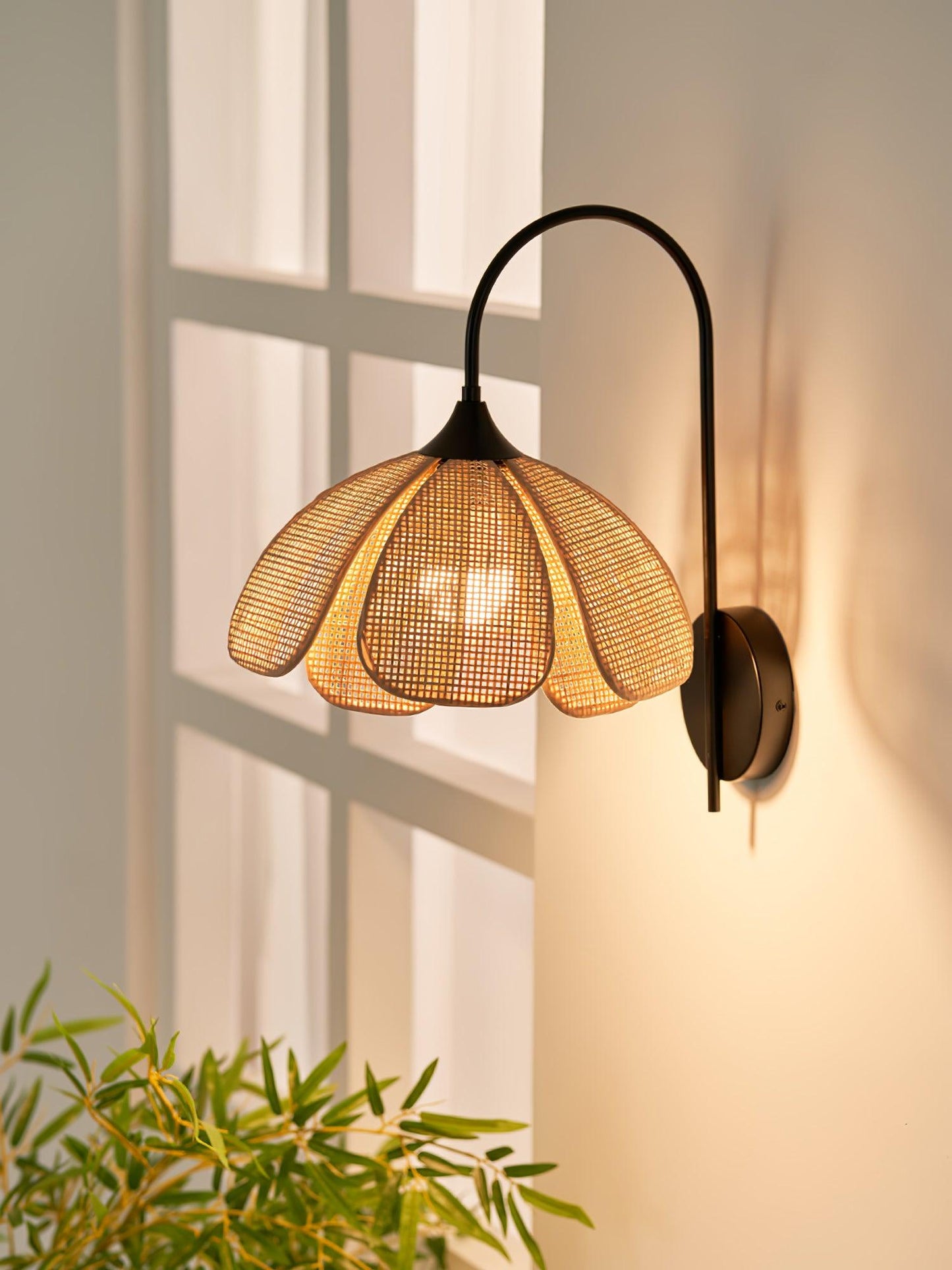 Rattan Petal Wall Lamp - YIOSI