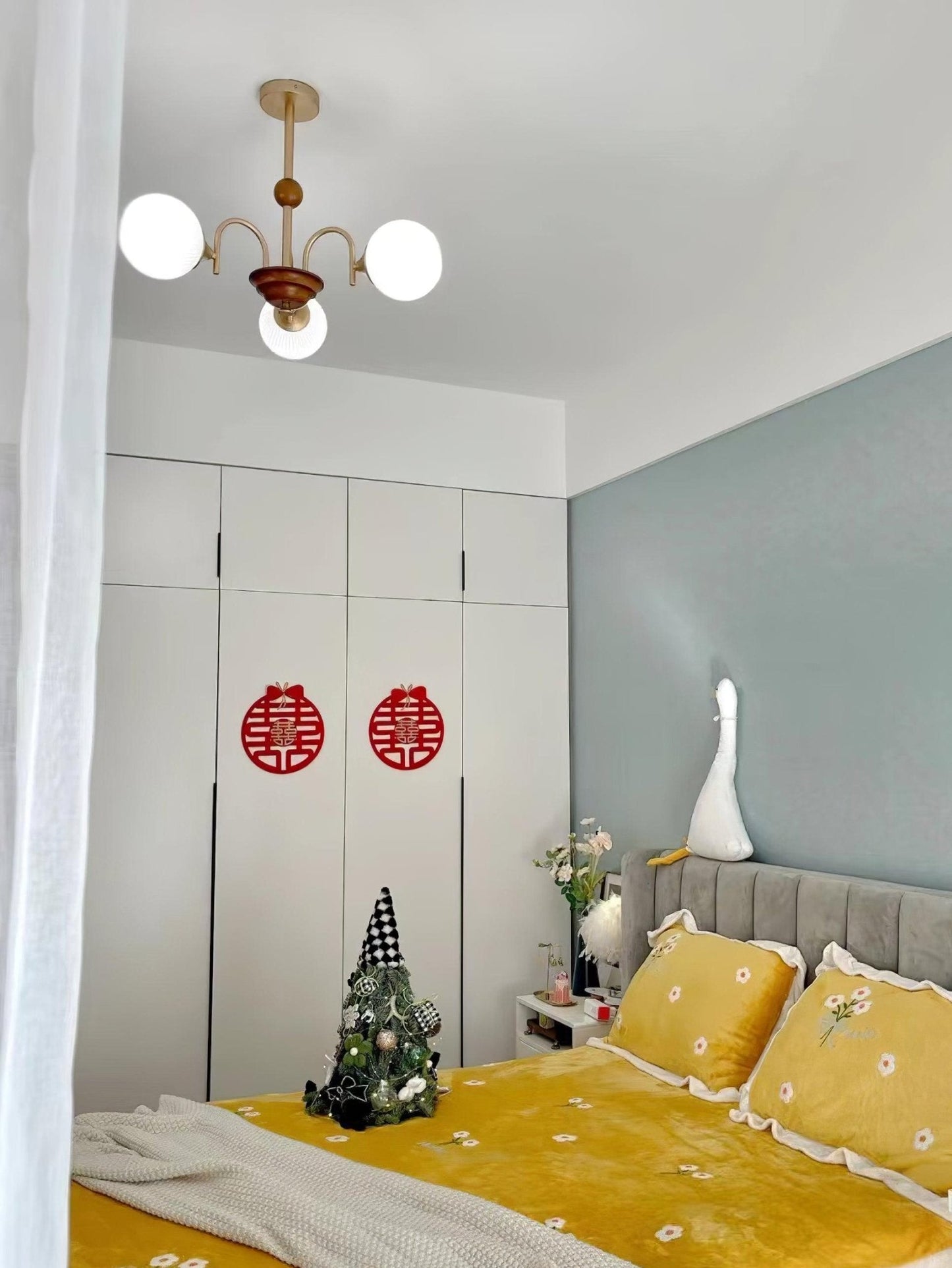 Sculptural Glass Ribbed Chandelier - YIOSI