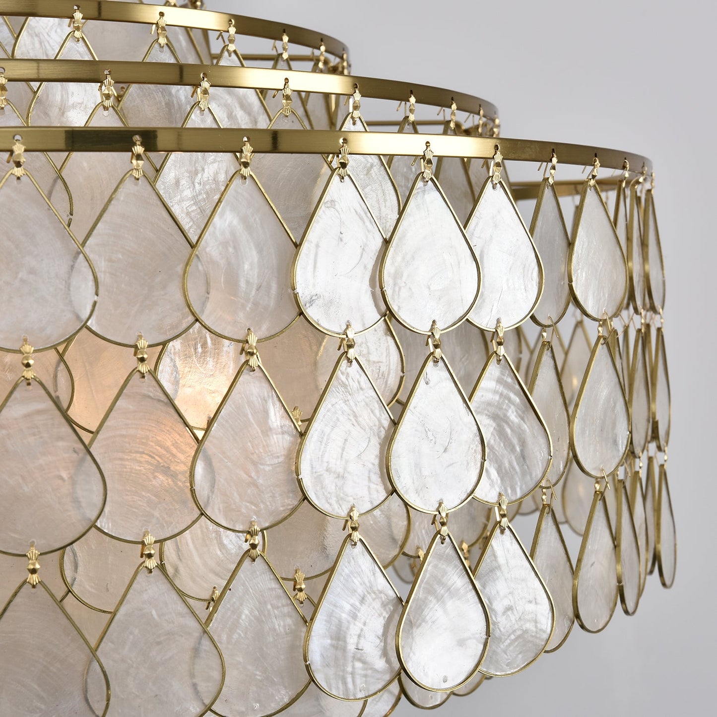 Teardrops Shell Chandelier - YIOSI