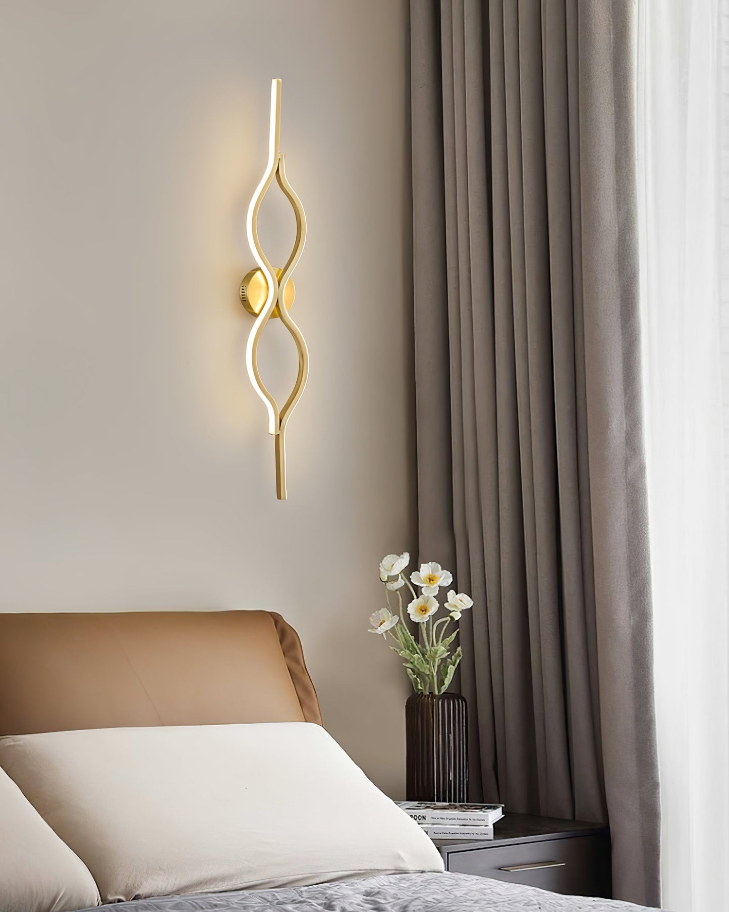 Twist Brass Wall Light - YIOSI