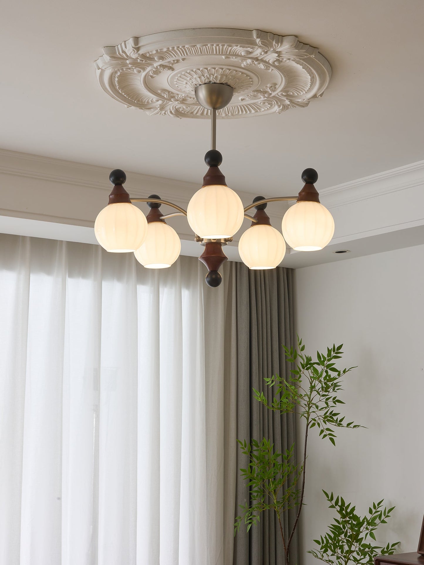 Valerio Chandelier - YIOSI