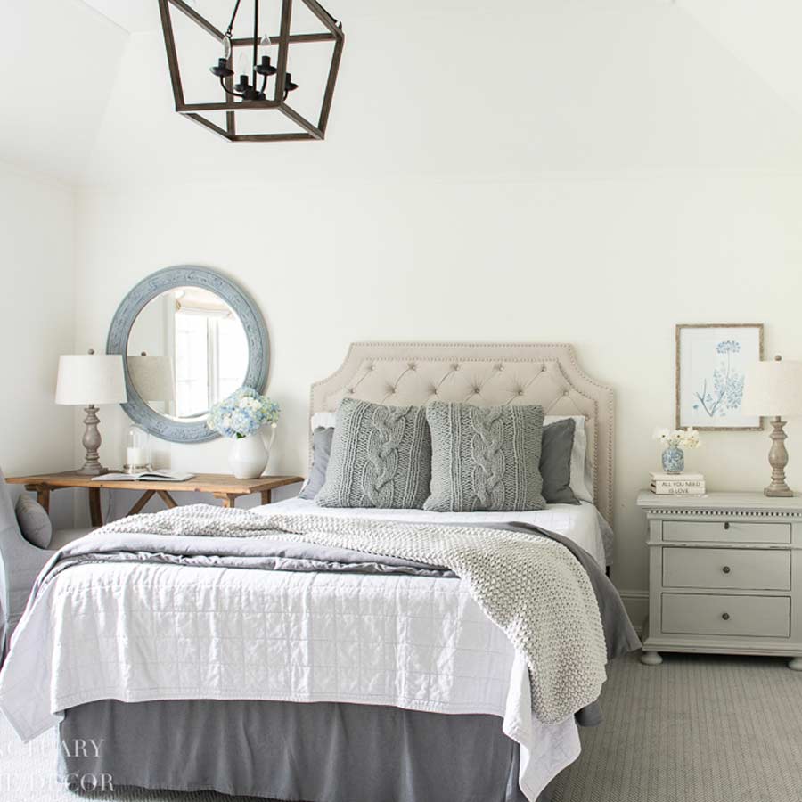 What Color Should Bedroom Lamps Be?