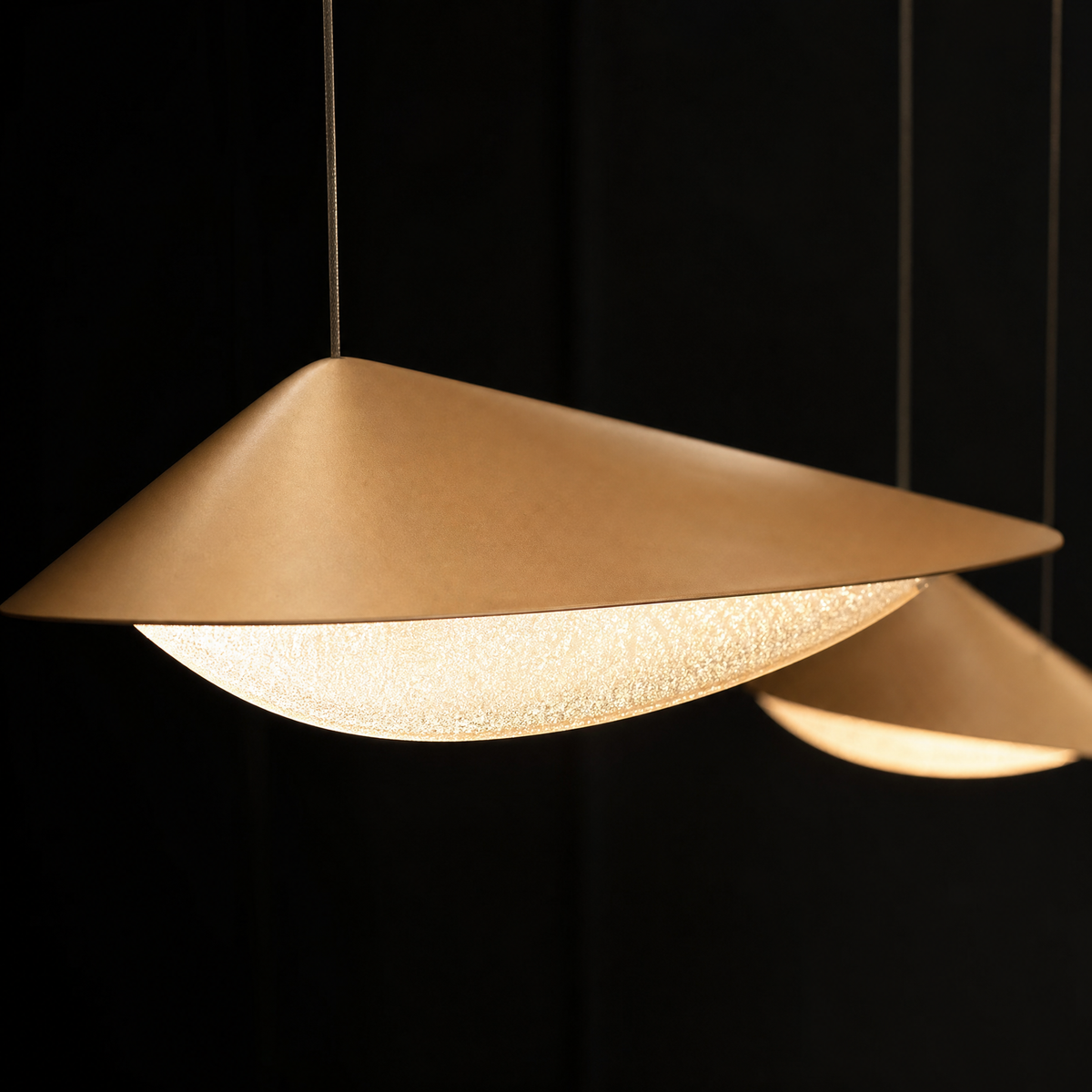 7136D-12 Medium  Spotlight. Deep gold. Photos and videos