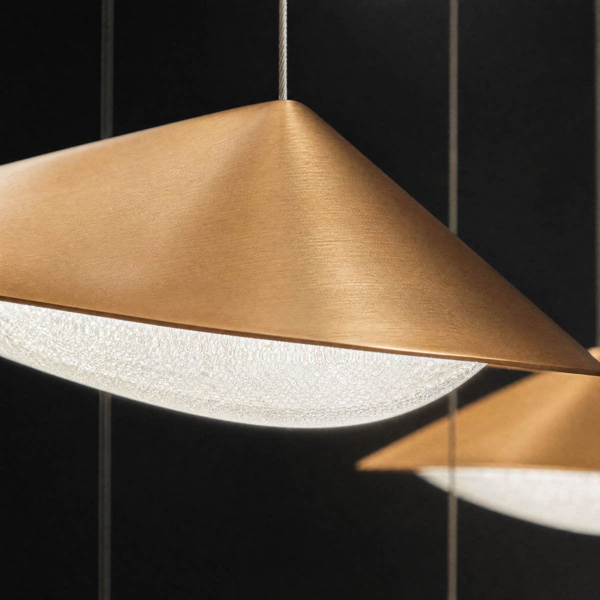 7136D-12 Medium  Spotlight. Deep gold. Photos and videos