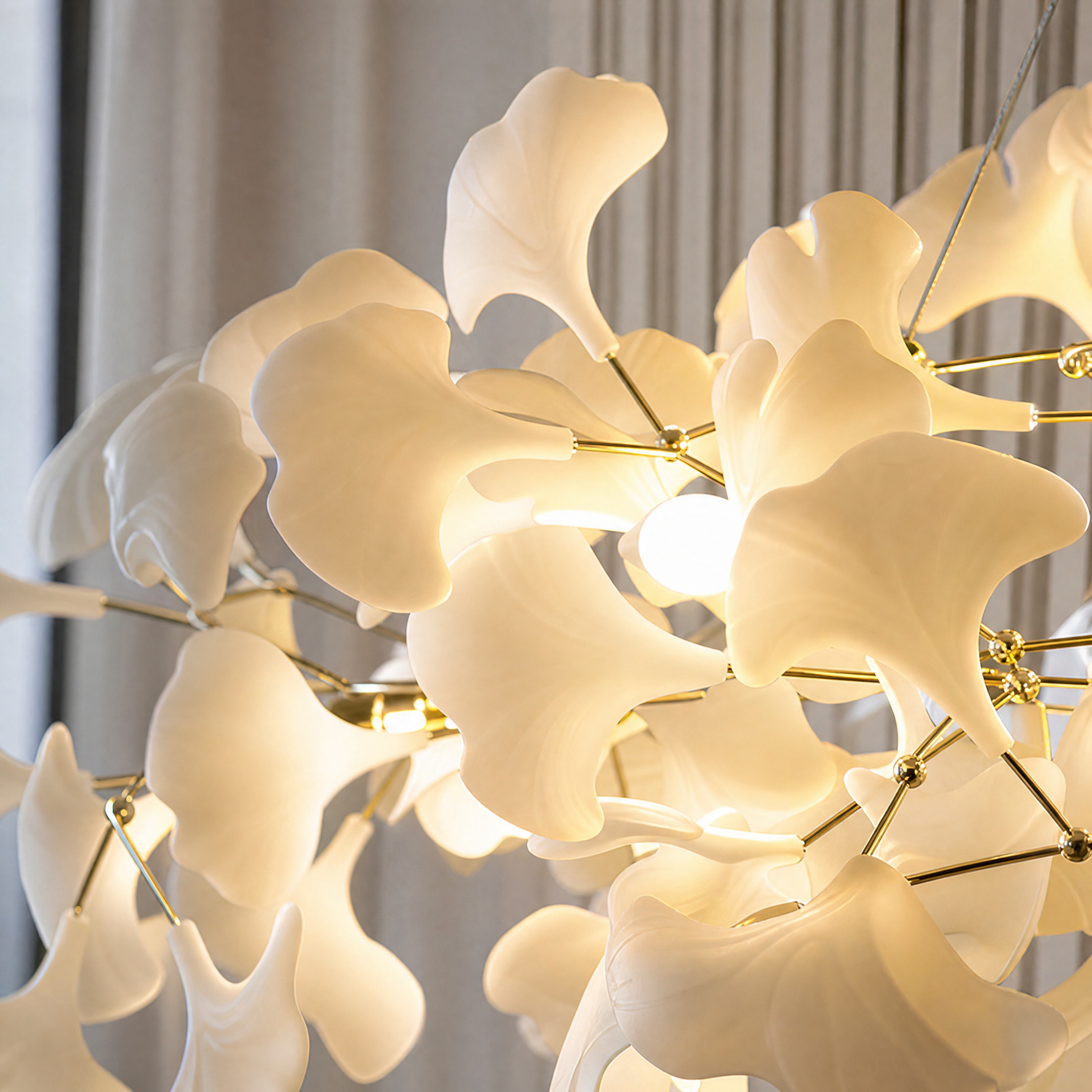 Ceramic Ginkgo Leaf - Round Hanging 1000 - Gold