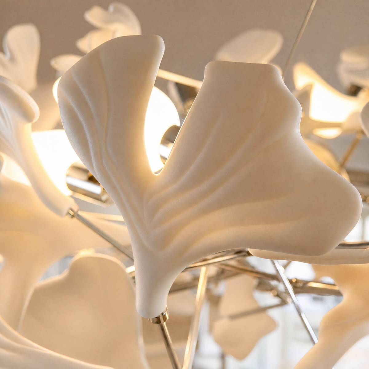 Ceramic Ginkgo Leaf - Round Hanging 1000 - Silver
