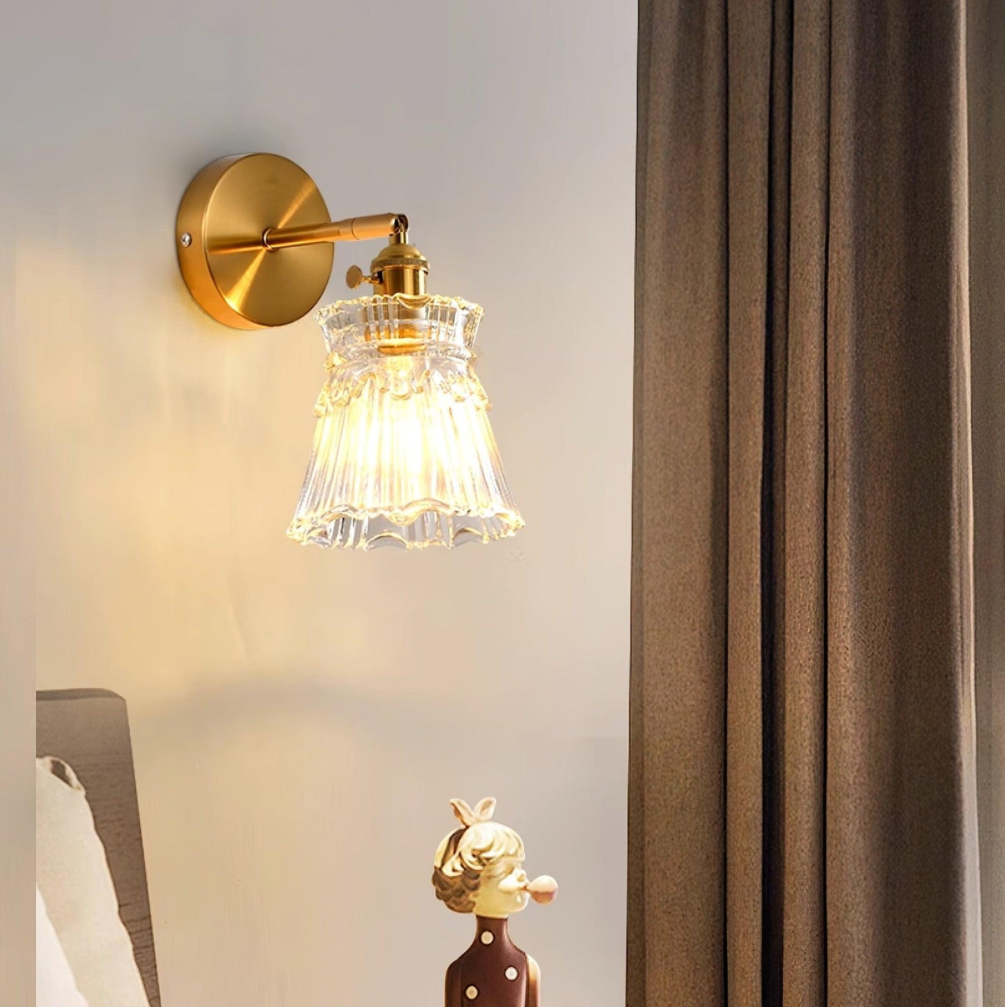 Chaika Brass & Clear Glass Wall Lamp – Classic Modern Elegance