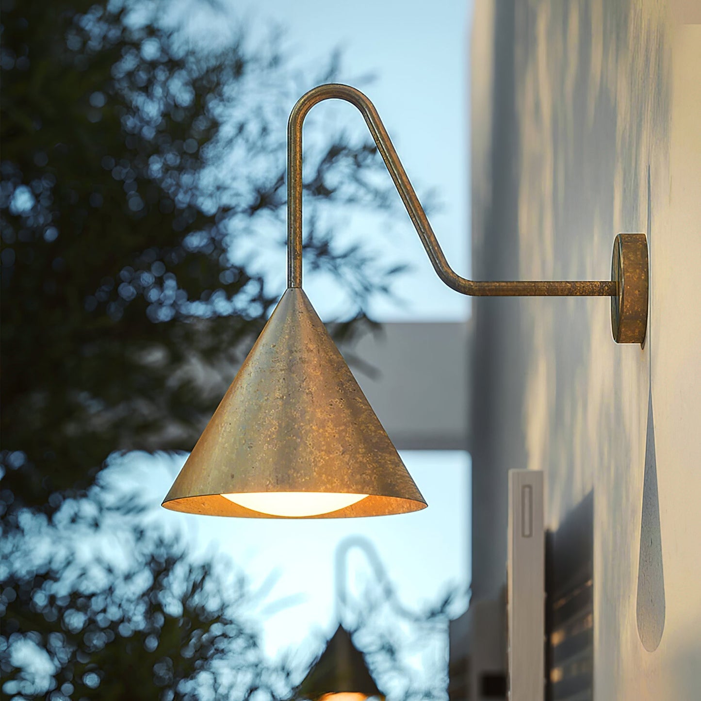Vakkerlight Cone Metal Wall Lamp – Gold/Black Warm Light