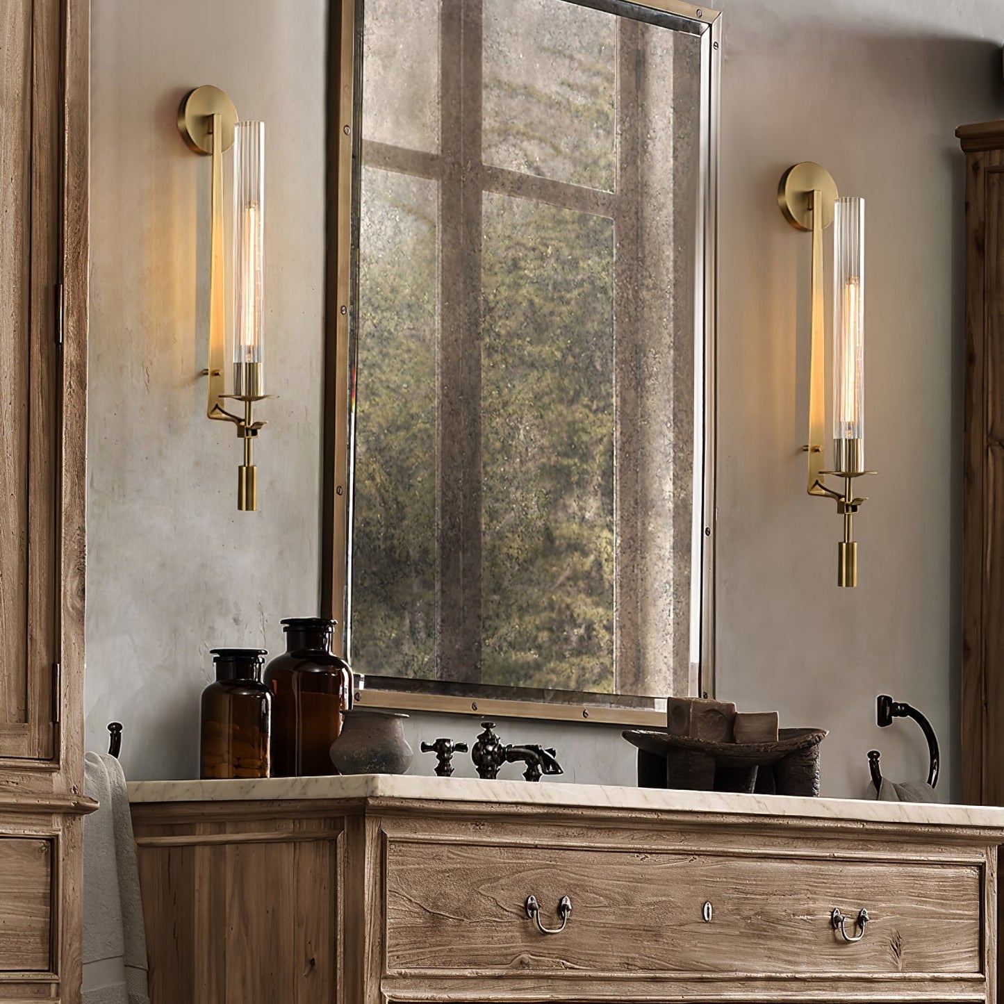 Elegant French Classicism Fontanelle Wall Lamp – Brass & Glass Sconce