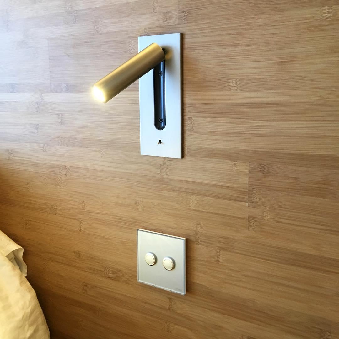 Vakker Folded Back Bedside Wall Lamp with Adjustable LED