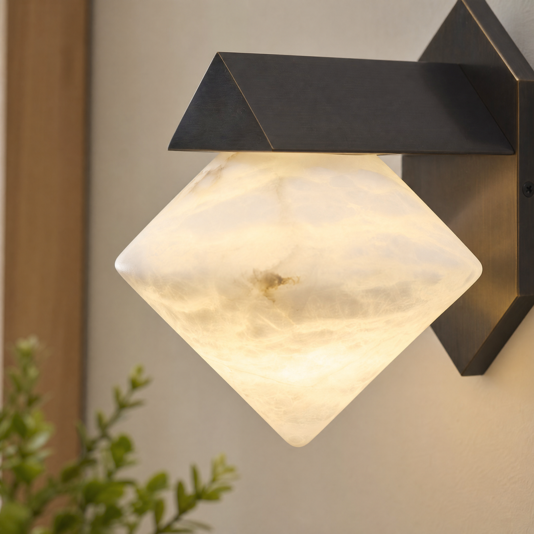 Geo Crystal Diamond Facet Alabaster Wall Sconce