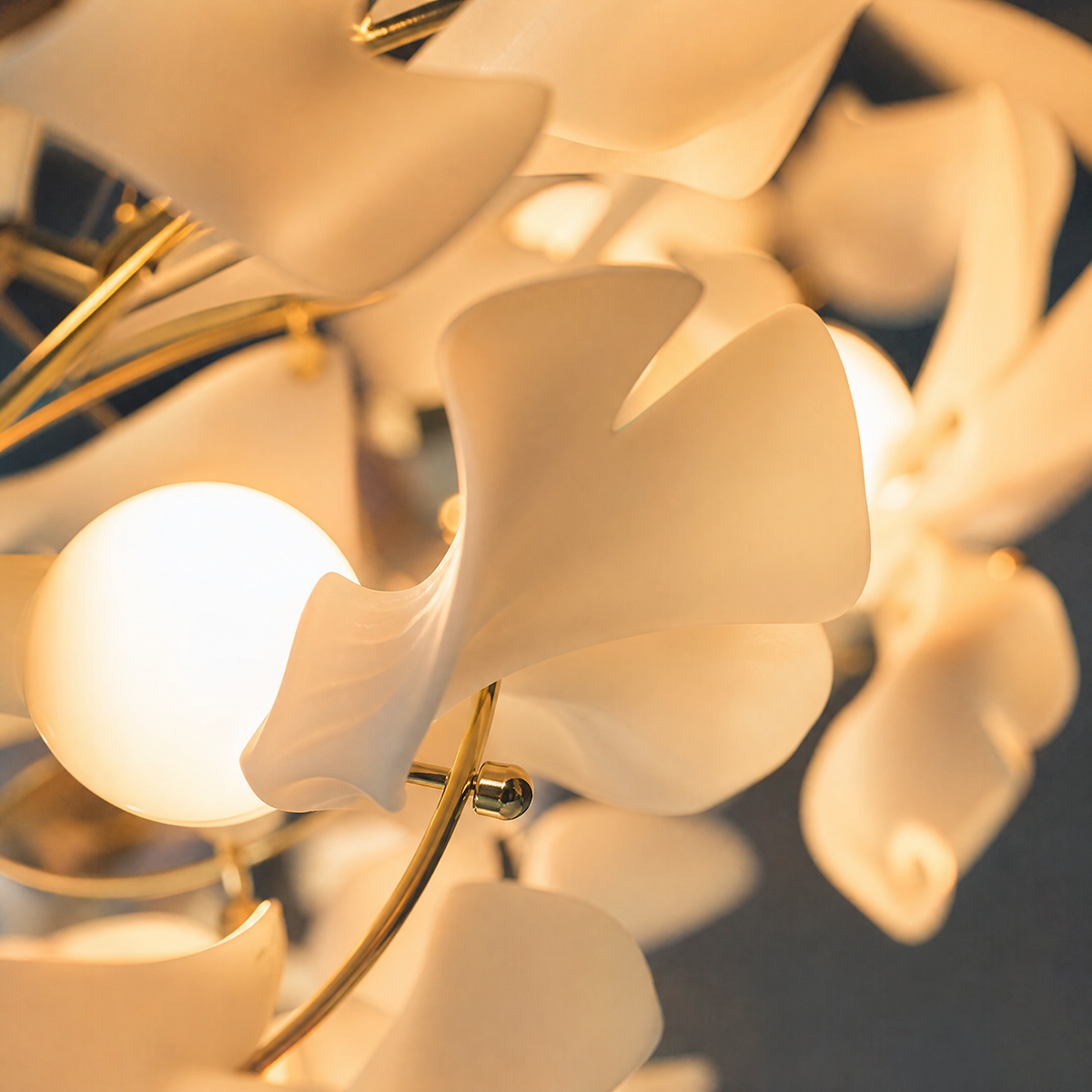 Ginkgo Leaf Linear Chandelier with Mixed Ceramic Leaves for Dining Room Kitchen Island