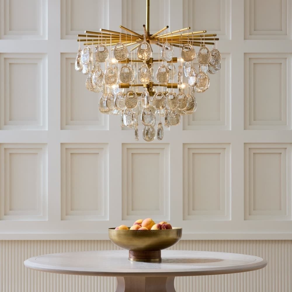 Jacqueline Chandelier - YIOSI