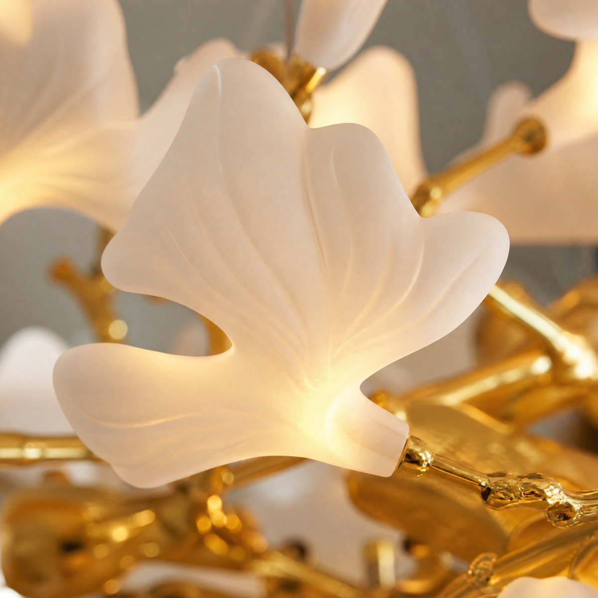 Moon Ring Ceramic Ginkgo Leaf Round Pendant D600 - Gold