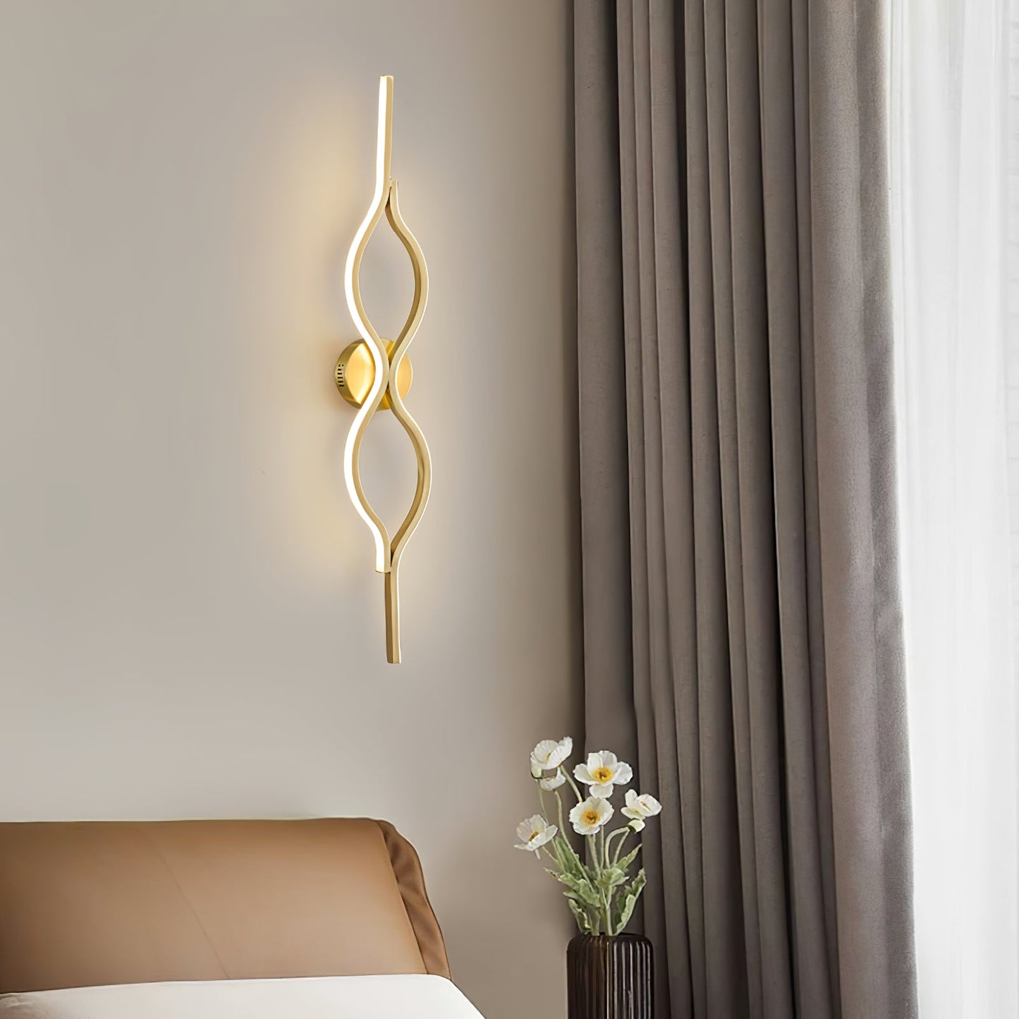 Twist Brass Wall Light - YIOSI