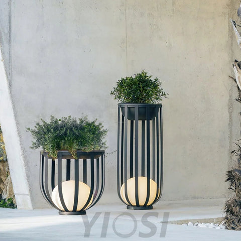 Bols Black Outdoor Floor Lamp with Solar Panel - Metallic Meshwork-1-Yiosilamp