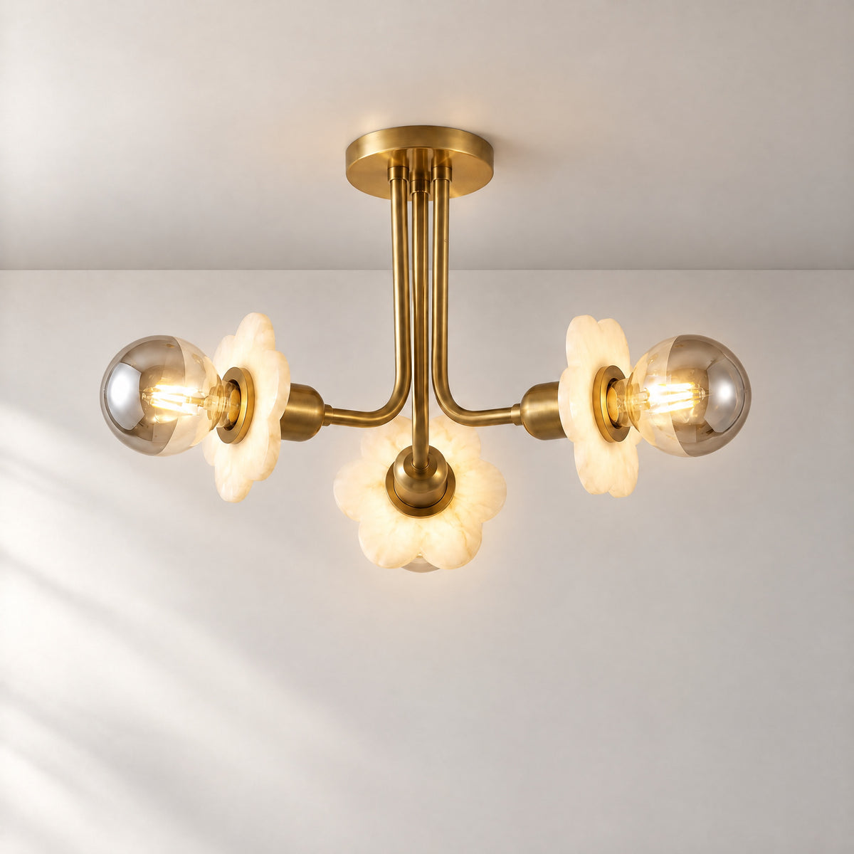 Ceiling 3-orb Alabaster – lights on