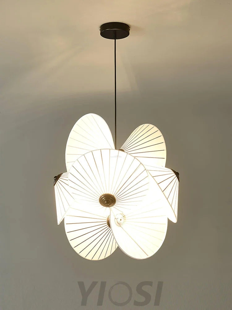 Cory Scalloped Pendant ∅ 18.1″ x H 23.6″ / Dia 46cm x H 60cm / Black & White Pendant light