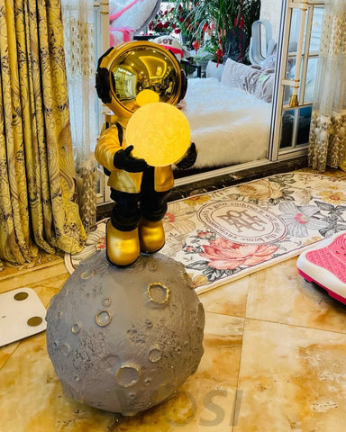 Diver Astronaut Built-in Battery Floor Lamp ∅ 19.6″ - Creature-1-Yiosilamp